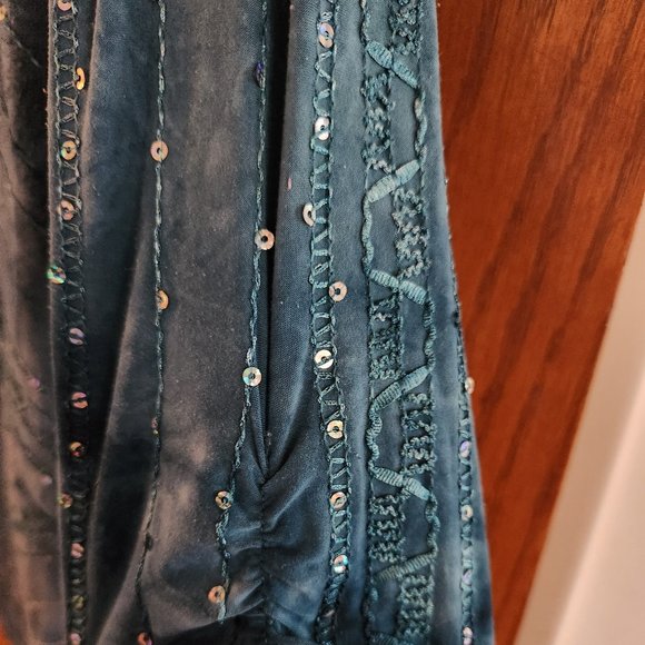 Dressbarn teal green sequin  embroidered vneck top xl - Picture 2 of 5